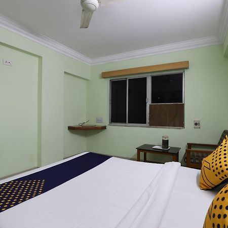 Spot On Hotel Hilltop 바도다라 외부 사진