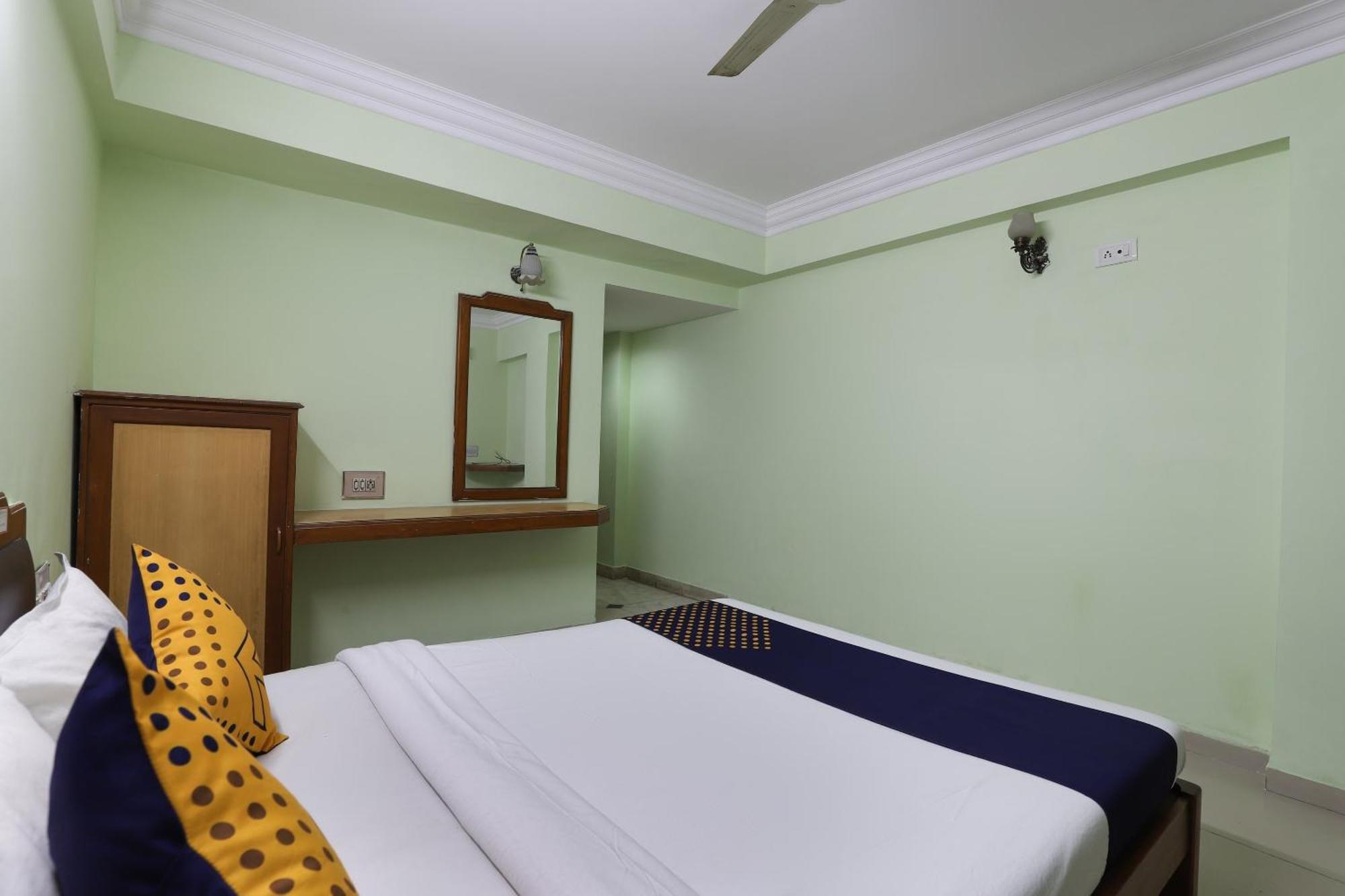 Spot On Hotel Hilltop 바도다라 외부 사진