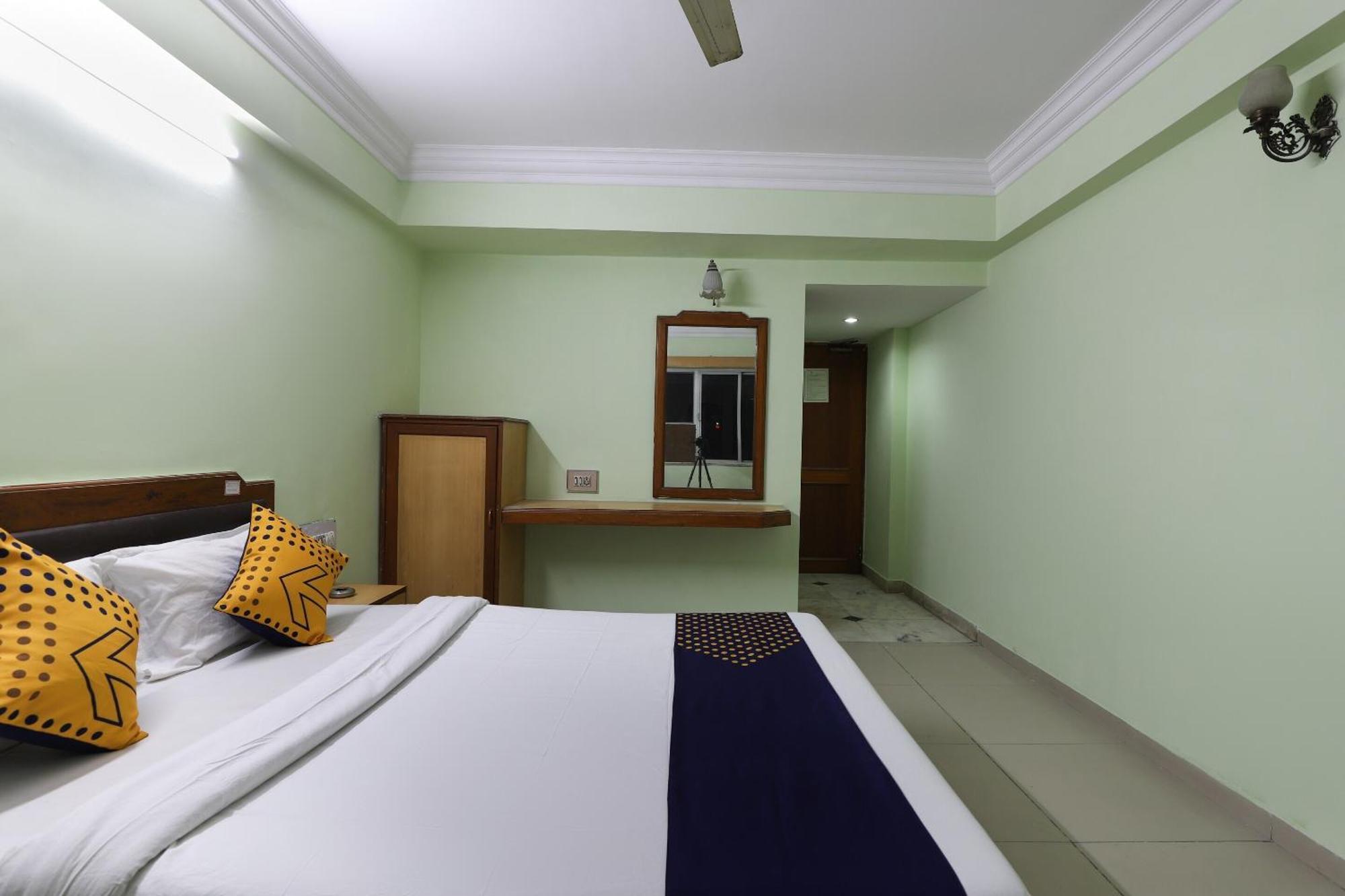 Spot On Hotel Hilltop 바도다라 외부 사진