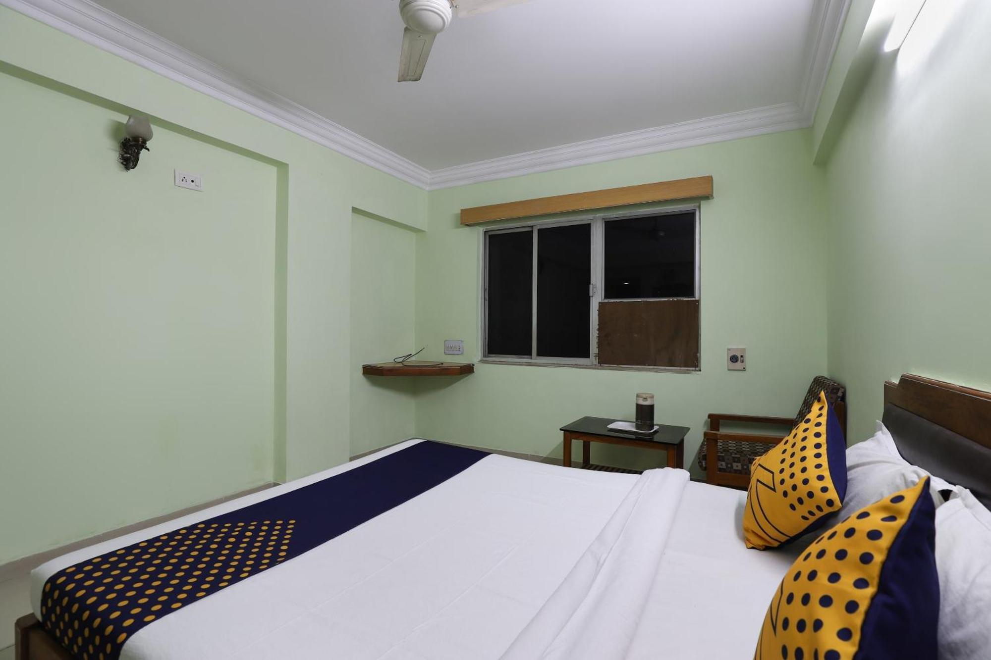 Spot On Hotel Hilltop 바도다라 외부 사진